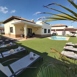 https://villa-thais-with-private-pool-ideal-for-your-holidays.in-canary-islands.com